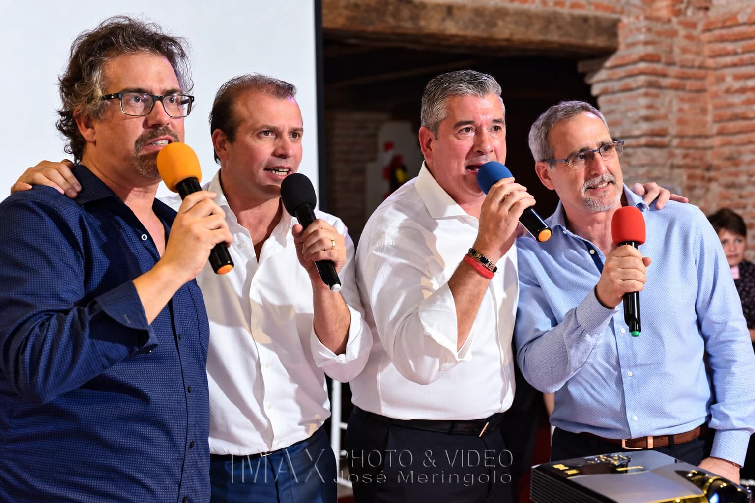 Servicio de karaoke para fiestas de adultos