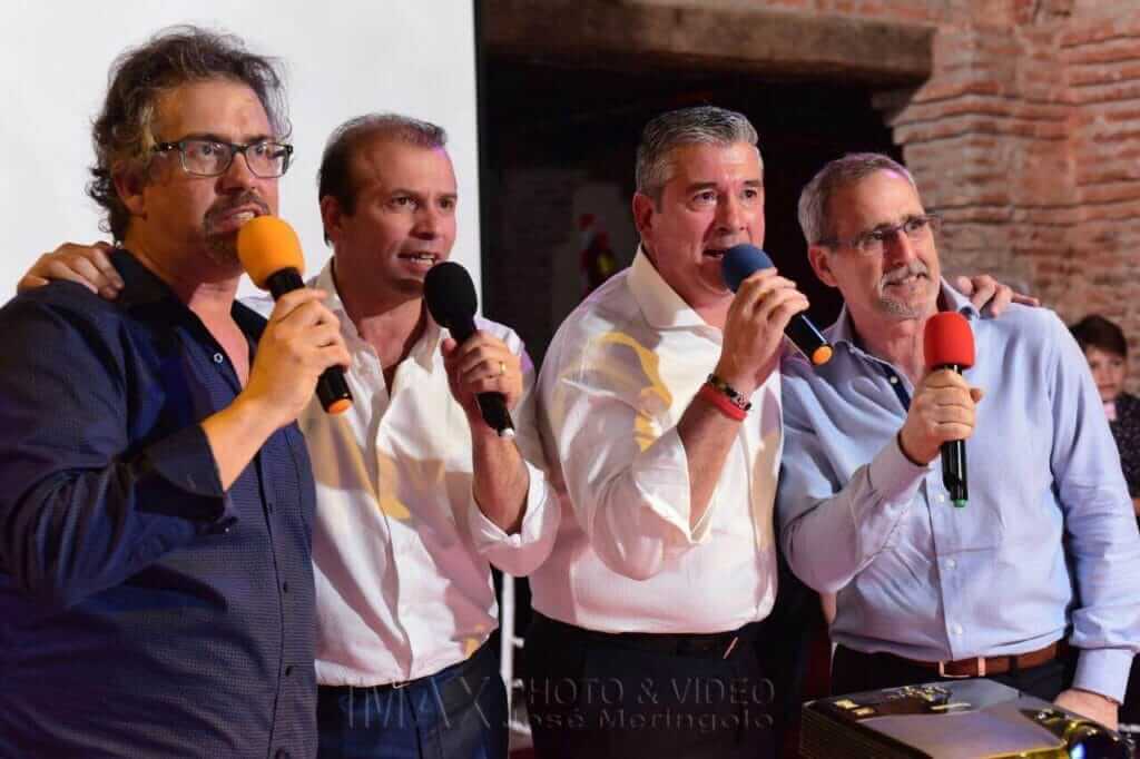 Karaoke para fiestas con micrófono y animación en vivo