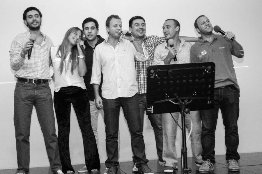 Evento corporativo con DJ y servicio de karaoke a domicilio